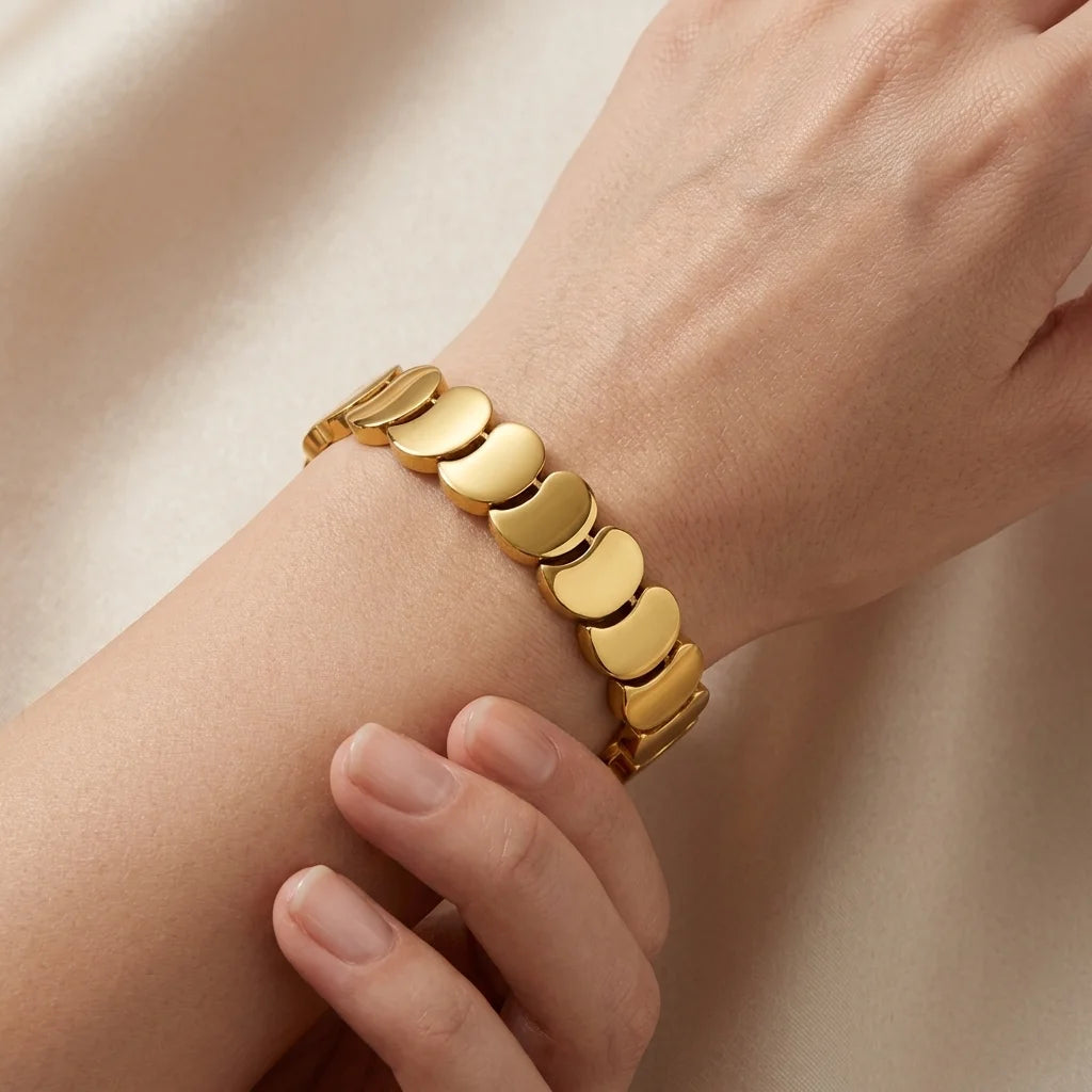 A cuff with super shine and premium look