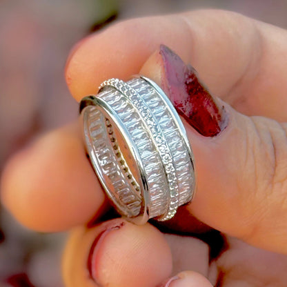Silver ring on a finger with a blurred background