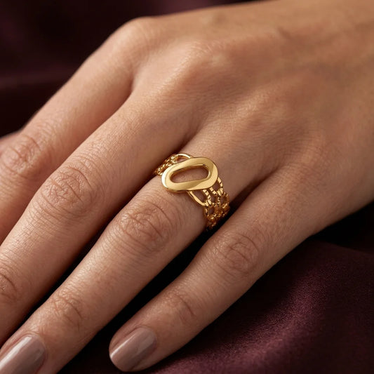 worn closeup link ring
