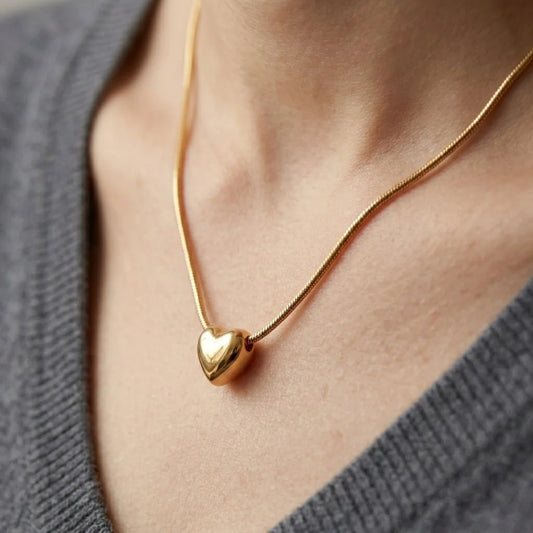 side view heart pendant
