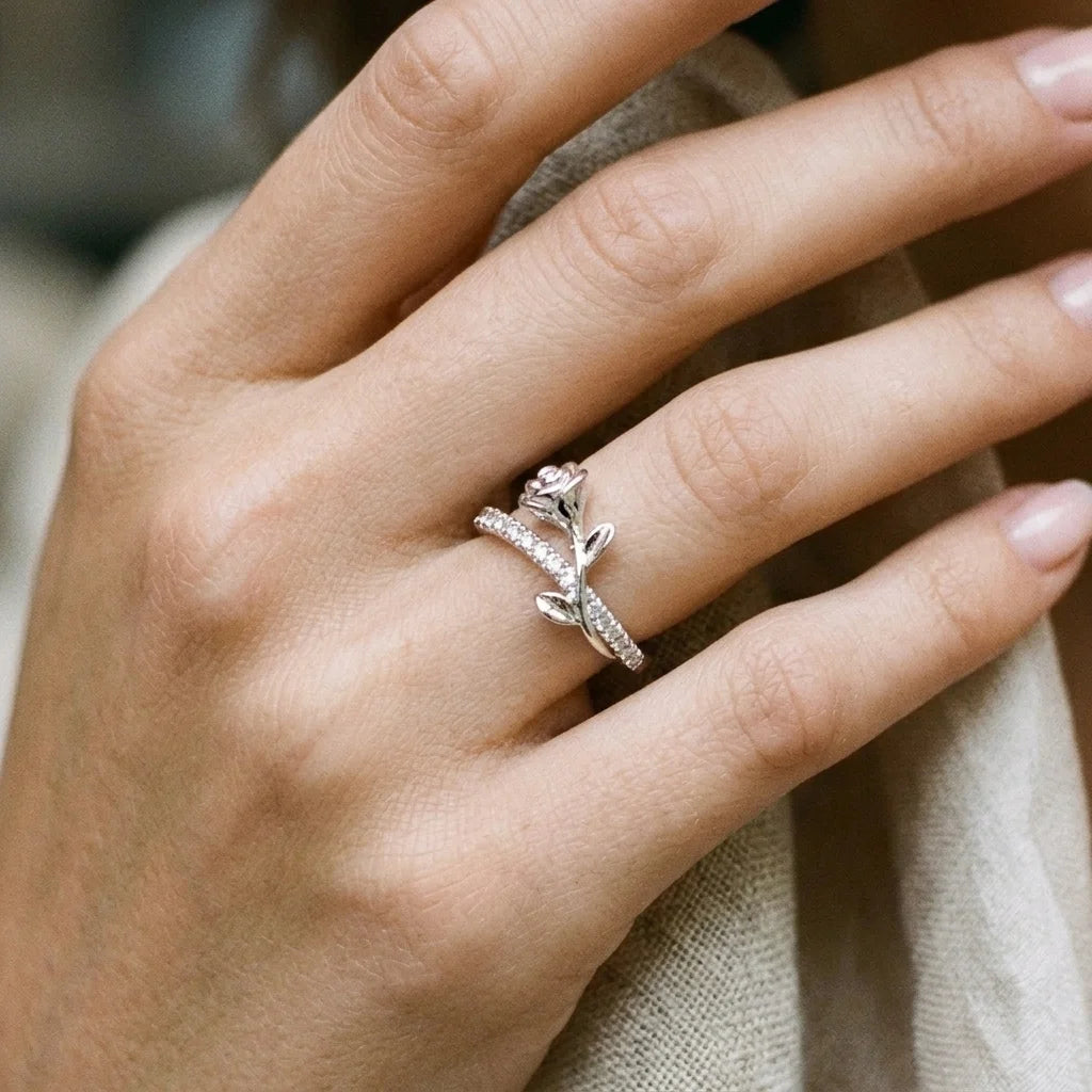 Luminous Rosa adjustable silver ring with bow-style top worn on a woman's finger